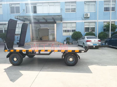 3噸帶爬梯工業牽引平板拖車4I.jpg